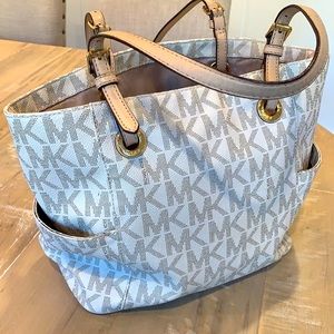 MICHAEL Michael Kors Jet Set Vanilla Tote🍦